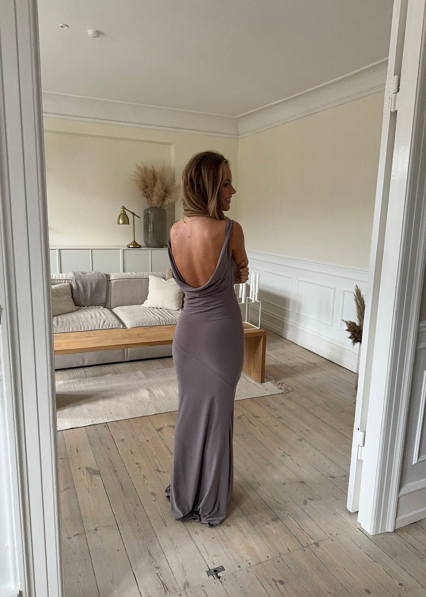 Flora – Robe longue taupe