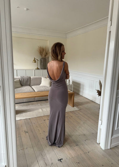 Flora – Robe longue taupe