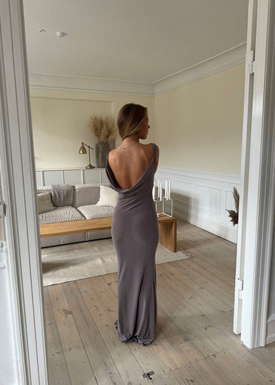 Flora – Robe longue taupe
